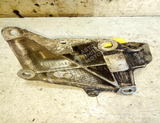 Кронштейн полуоси Peugeot 405 1987-1996  Peugeot 405 405 1987-1996
