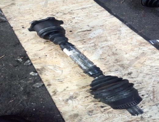 Полуось передняя левая (приводной вал, ШРУС) Audi A4 B5 (8D) 1999-2001 рестайлинг  Audi A4 A4 B5 (8D) 1999-2001 рестайлинг