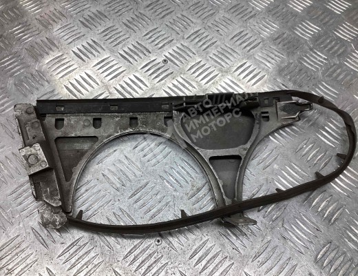 Ус под фару левый Mercedes E (W210) 1995-1999  Mercedes E E (W210) 1995-1999