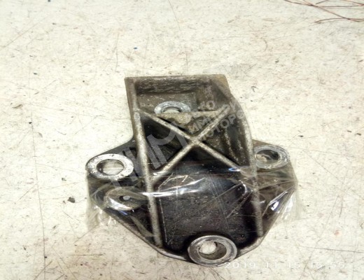 Кронштейн двигателя Peugeot 405 1987-1996  Peugeot 405 405 1987-1996