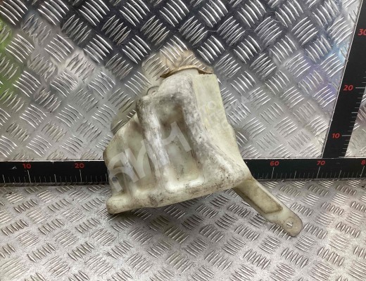 Бачок омывателя Nissan Serena (C23) 1991-2001  Nissan Serena Serena (C23) 1991-2001
