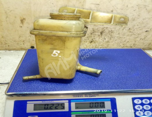 Бачок гидроусилителя Audi 80 B3 (89) 1986-1991  Audi 80 80 B3 (89) 1986-1991