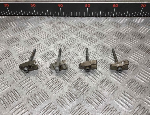 Скоба (кронштейн) крепления форсунки Mercedes E (W210) 1999-2002 рестайлинг  Mercedes E E (W210) 1999-2002 рестайлинг