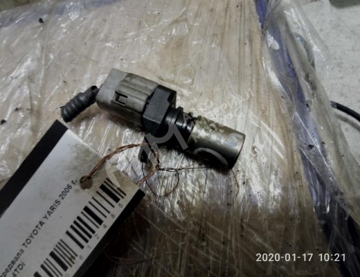 Датчик распредвала Toyota Yaris II (XP90) 2005-2011  Toyota Yaris Yaris II (XP90) 2005-2011