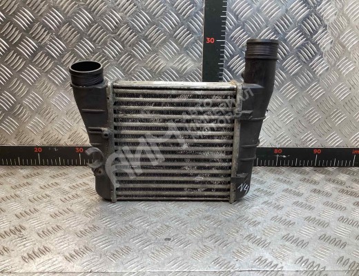 Интеркулер Audi A4 B7 (8EC, 8ED) 2004-2008  Audi A4 A4 B7 (8EC, 8ED) 2004-2008