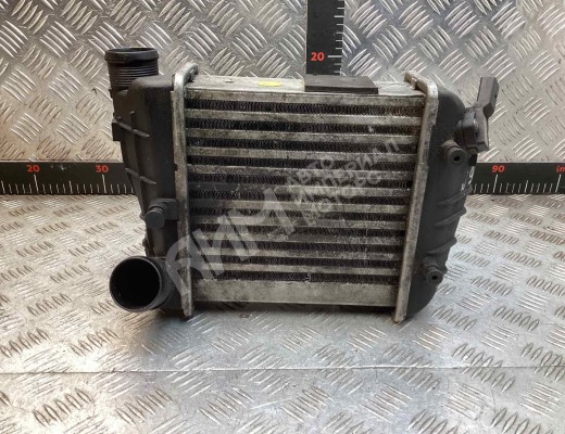 Интеркулер Audi A4 B7 (8EC, 8ED) 2004-2008  Audi A4 A4 B7 (8EC, 8ED) 2004-2008