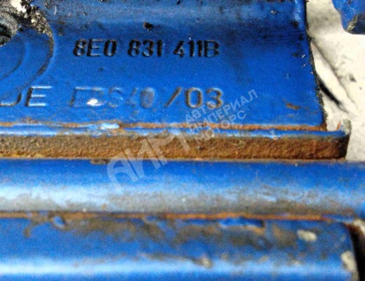 Петля двери передней левой Audi A4 B6 (8EC, 8E5) 2000-2004  Audi A4 A4 B6 (8EC, 8E5) 2000-2004