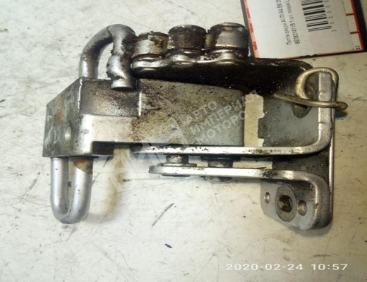 Петля двери передней левой Audi A4 B6 (8EC, 8E5) 2000-2004  Audi A4 A4 B6 (8EC, 8E5) 2000-2004