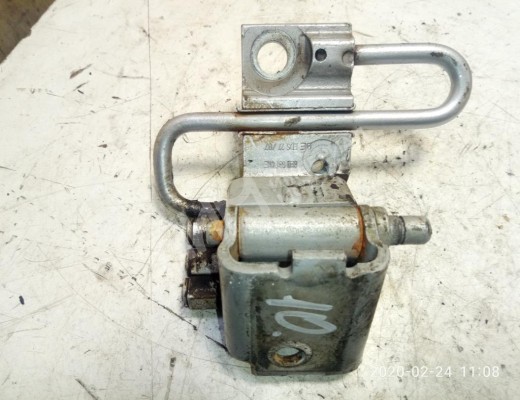 Петля двери передней левой Audi A4 B7 (8EC, 8ED) 2004-2008  Audi A4 A4 B7 (8EC, 8ED) 2004-2008