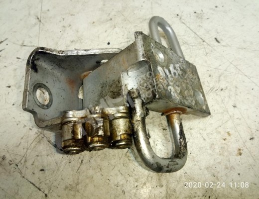 Петля двери передней левой Audi A4 B7 (8EC, 8ED) 2004-2008  Audi A4 A4 B7 (8EC, 8ED) 2004-2008