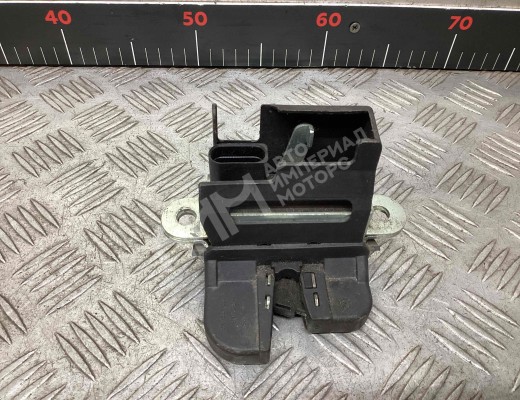 Замок багажника Volkswagen Golf+ V (5M) 2005-2014  Volkswagen Golf Plus Golf+ V (5M) 2005-2014