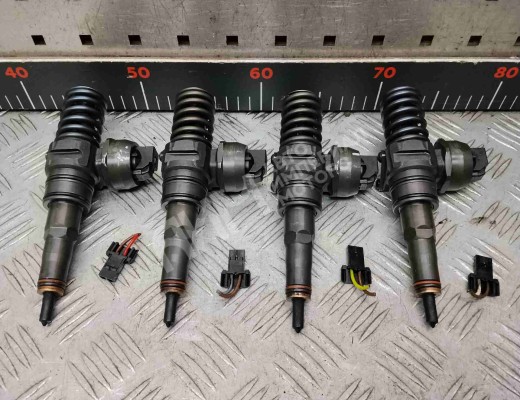 Форсунка Volkswagen Golf V (1K) 2004-2009  Volkswagen Golf Golf V (1K) 2004-2009
