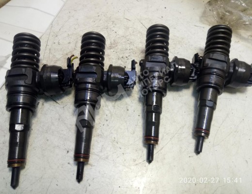 Форсунка Volkswagen Golf V (1K) 2004-2009  Volkswagen Golf Golf V (1K) 2004-2009