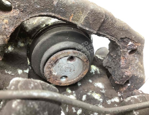 Суппорт задний правый Ford C-Max I (C214) 2003-2007  Ford C-Max C-Max I (C214) 2003-2007