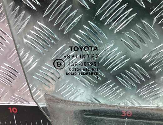 Стекло двери передней правой Toyota Yaris II (XP90) 2005-2011  Toyota Yaris Yaris II (XP90) 2005-2011