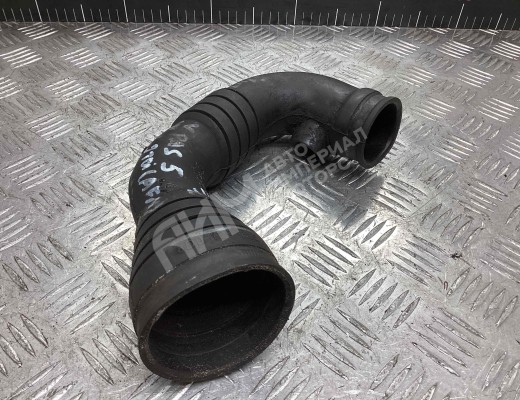 Патрубок интеркулера Volkswagen Passat B5 (3B) 1996-2000  Volkswagen Passat Passat B5 (3B) 1996-2000