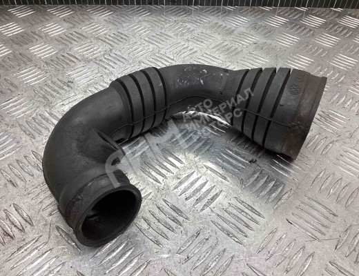 Патрубок интеркулера Volkswagen Passat B5 (3B) 1996-2000  Volkswagen Passat Passat B5 (3B) 1996-2000