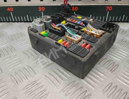 Блок предохранителей Renault Scenic II (JM) 2006-2009 рестайлинг  Renault Scenic Scenic II (JM) 2006-2009 рестайлинг