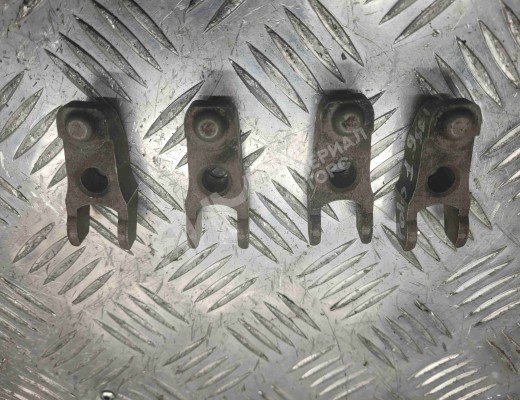 Скоба (кронштейн) крепления форсунки Volkswagen Polo III (6N/6K) 1994-2002  Volkswagen Polo Polo III (6N/6K) 1994-2002