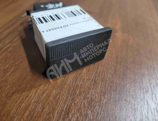 Кнопка подогрева заднего стекла Volkswagen Golf III (1H) 1991-1997  Volkswagen Golf Golf III (1H) 1991-1997