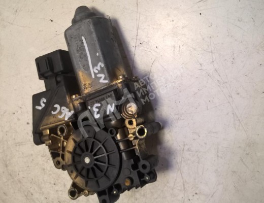Моторчик стеклоподъемника задний правый Audi A6 C5 (4B) 1997-2001  Audi A6 A6 C5 (4B) 1997-2001