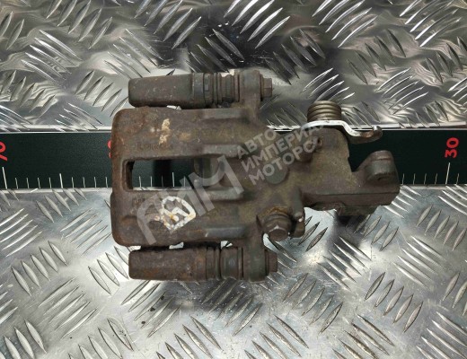 Суппорт задний левый Nissan Primera II (P11) 1996-2002  Nissan Primera Primera II (P11) 1996-2002