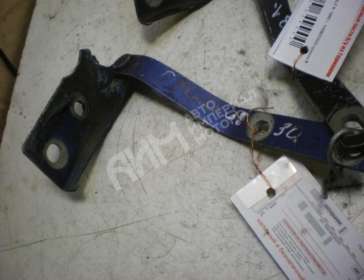 Петля капота правая Seat Ibiza II (6K) 1993-2002  Seat Ibiza Ibiza II (6K) 1993-2002