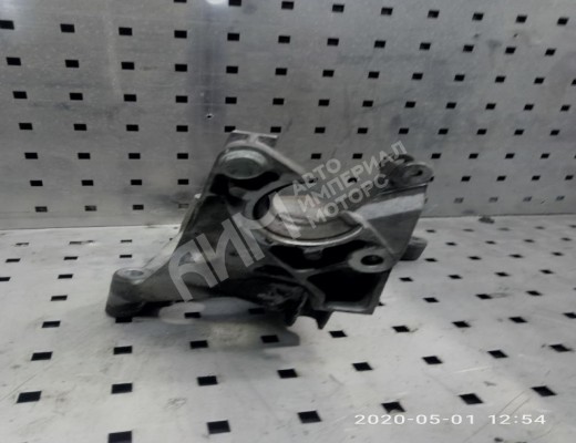 Кронштейн генератора Ford Focus I 2001-2005 рестайлинг  Ford Focus Focus I 2001-2005 рестайлинг