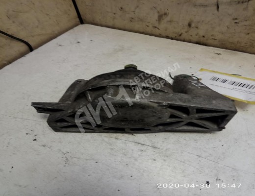 Подушка крепления двигателя Audi 100 C4 (4A) 1990-1995  Audi 100 100 C4 (4A) 1990-1995