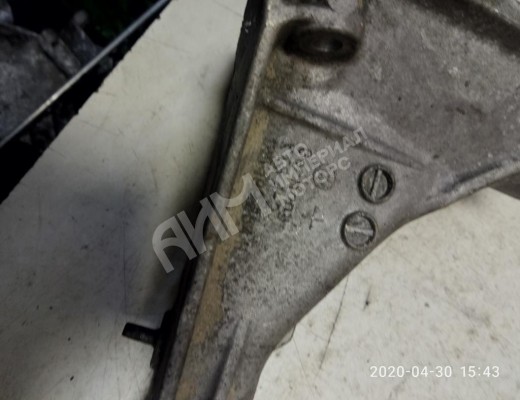Кронштейн двигателя Volkswagen Golf III (1H) 1991-1997  Volkswagen Golf Golf III (1H) 1991-1997