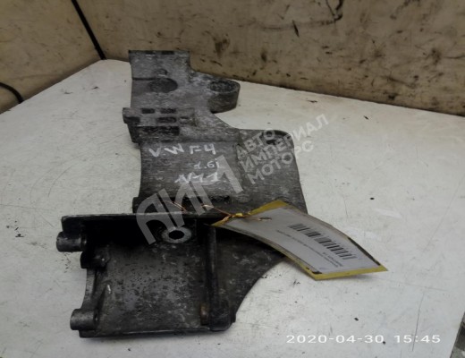 Кронштейн генератора Volkswagen Golf IV (1J) 1997-2004  Volkswagen Golf Golf IV (1J) 1997-2004