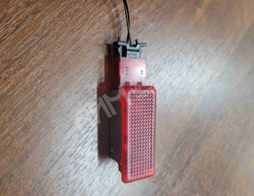 Фонарь салона (плафон) Volkswagen Touareg I (7L) 2002-2006  Volkswagen Touareg Touareg I (7L) 2002-2006