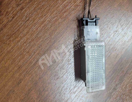 Фонарь салона (плафон) Volkswagen Touareg I (7L) 2002-2006  Volkswagen Touareg Touareg I (7L) 2002-2006