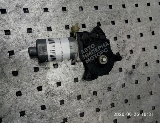 Моторчик стеклоподъемника передний левый Toyota Avensis I (T220) 1997-2003  Toyota Avensis Avensis I (T220) 1997-2003