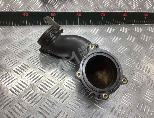 Патрубок интеркулера Mercedes C (W205) 2014-2023  Mercedes C C (W205) 2014-2023