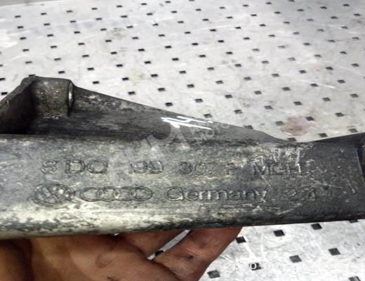 Кронштейн двигателя Audi A4 B5 (8D) 1999-2001 рестайлинг  Audi A4 A4 B5 (8D) 1999-2001 рестайлинг