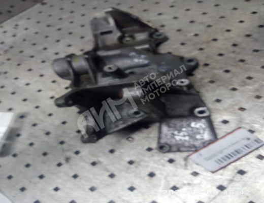 Кронштейн генератора Volkswagen Passat B5+ (3B) 2000-2005 рестайлинг  Volkswagen Passat Passat B5+ (3B) 2000-2005 рестайлинг