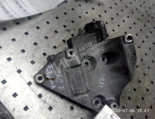 Кронштейн генератора Volkswagen Passat B5+ (3B) 2000-2005 рестайлинг  Volkswagen Passat Passat B5+ (3B) 2000-2005 рестайлинг