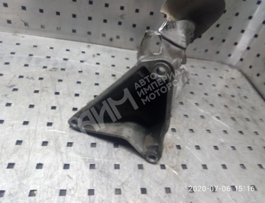 Кронштейн двигателя Volkswagen Passat B5+ (3B) 2000-2005 рестайлинг  Volkswagen Passat Passat B5+ (3B) 2000-2005 рестайлинг