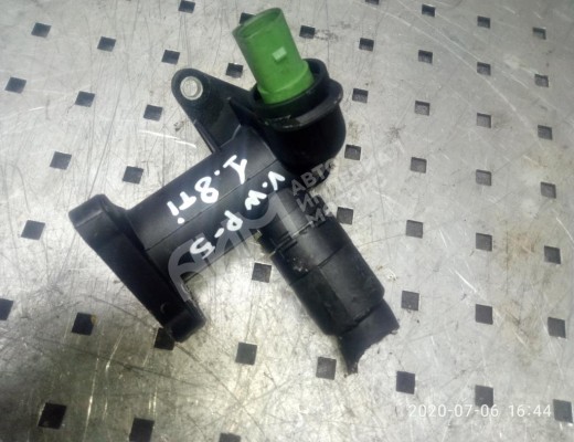 Фланец (тройник) системы охлаждения Volkswagen Passat B5+ (3B) 2000-2005 рестайлинг  Volkswagen Passat Passat B5+ (3B) 2000-2005 рестайлинг