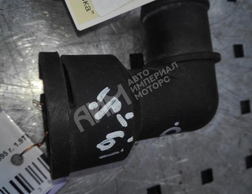 Фланец (тройник) системы охлаждения Volkswagen Passat B4 (3A) 1993-1997  Volkswagen Passat Passat B4 (3A) 1993-1997