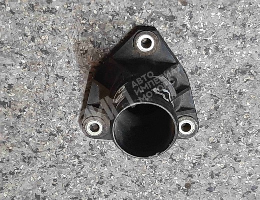Фланец (тройник) системы охлаждения Peugeot 306 1993-2003  Peugeot 306 306 1993-2003