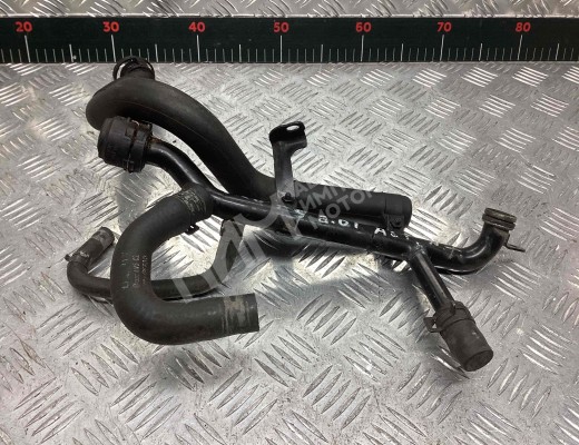 Трубка охлаждающей жидкости металлическая Audi A4 B6 (8EC, 8E5) 2000-2004  Audi A4 A4 B6 (8EC, 8E5) 2000-2004