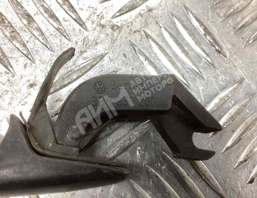 Ручка наружная передняя левая Volkswagen Passat B5 (3B) 1996-2000  Volkswagen Passat Passat B5 (3B) 1996-2000