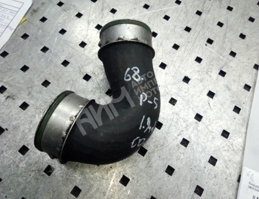 Патрубок интеркулера Volkswagen Passat B5 (3B) 1996-2000  Volkswagen Passat Passat B5 (3B) 1996-2000