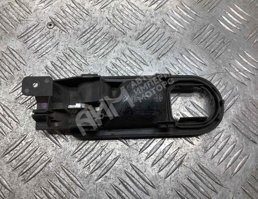 Ручка внутренняя передняя левая Volkswagen Golf IV (1J) 1997-2004  Volkswagen Golf Golf IV (1J) 1997-2004