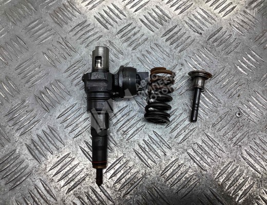 Форсунка Volkswagen Passat B5+ (3B) 2000-2005 рестайлинг  Volkswagen Passat Passat B5+ (3B) 2000-2005 рестайлинг