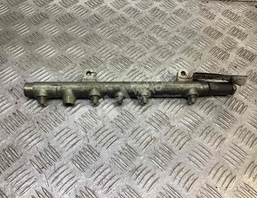 Топливная рампа Renault Megane II 2002-2006  Renault Megane Megane II 2002-2006