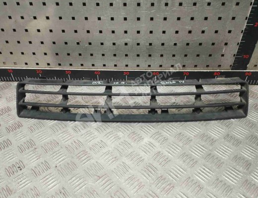 Заглушка (решетка) в бампер Volkswagen Golf IV (1J) 1997-2004  Volkswagen Golf Golf IV (1J) 1997-2004