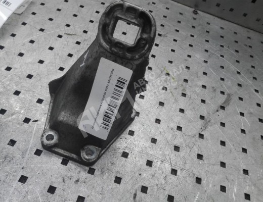 Кронштейн двигателя  Audi 80 B4 (8C) 1991-1995